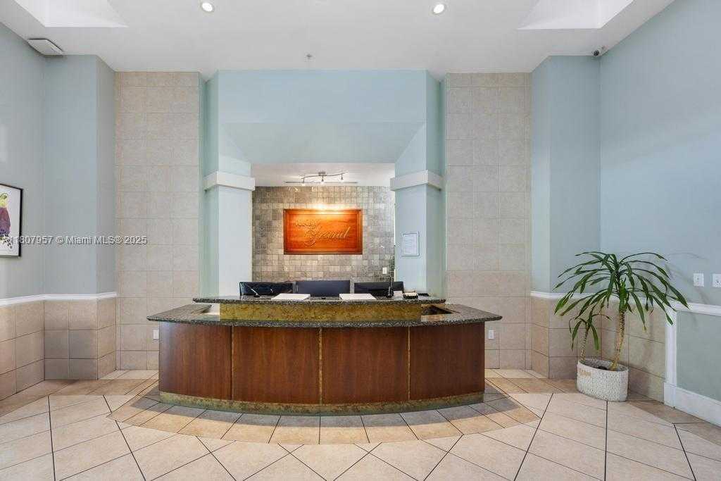 Small Image of 50 MENORES AVE #805, Coral Gables Number 4