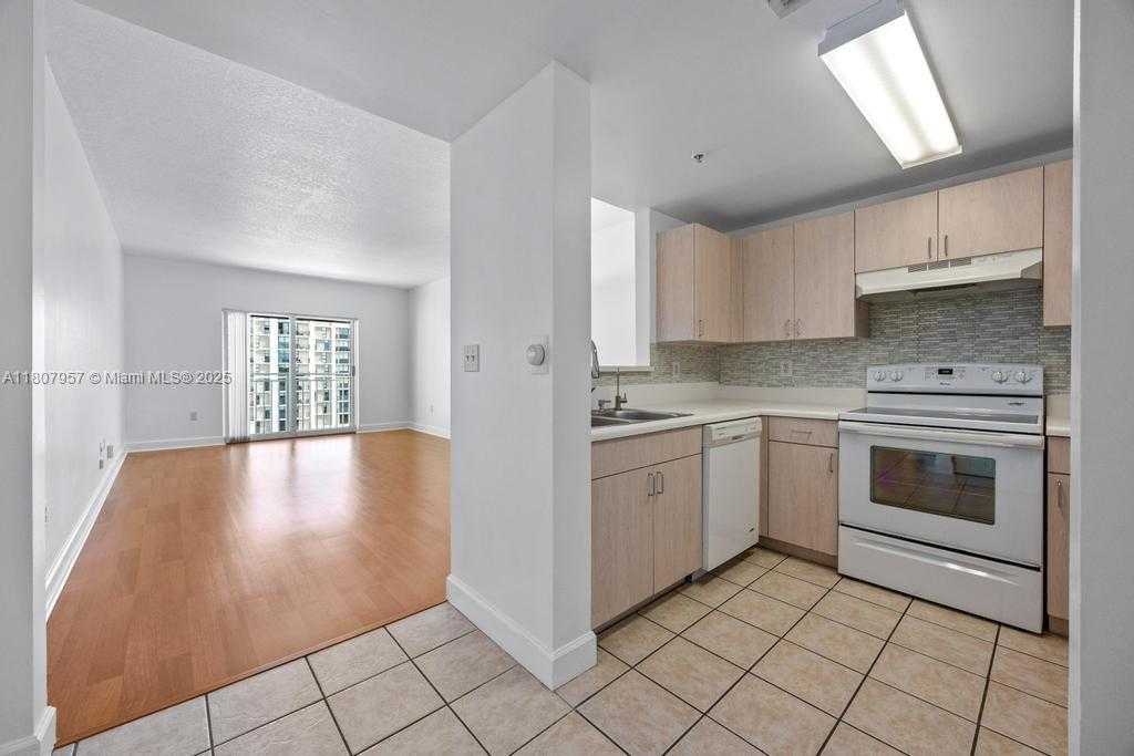 Small Image of 50 MENORES AVE #805, Coral Gables Number 6