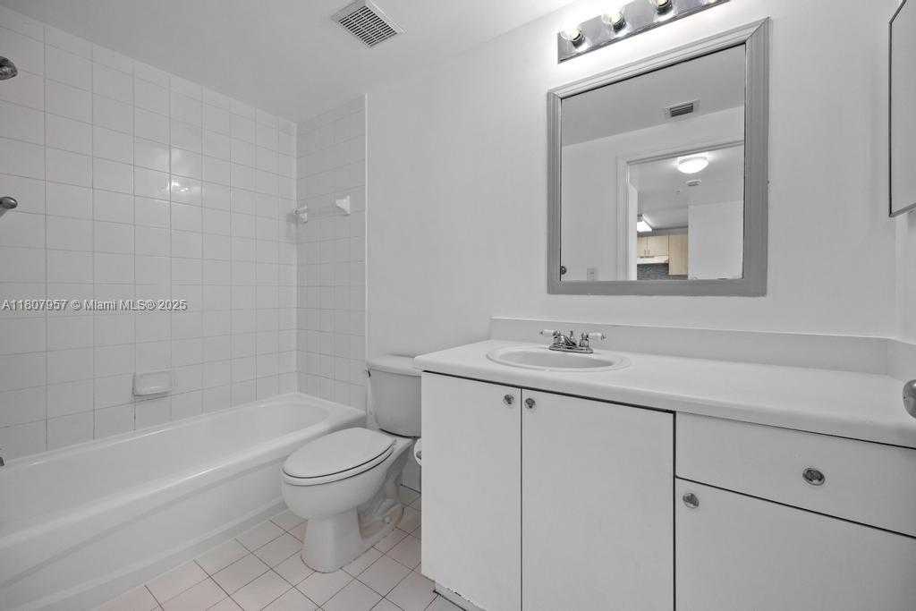 Small Image of 50 MENORES AVE #805, Coral Gables Number 8