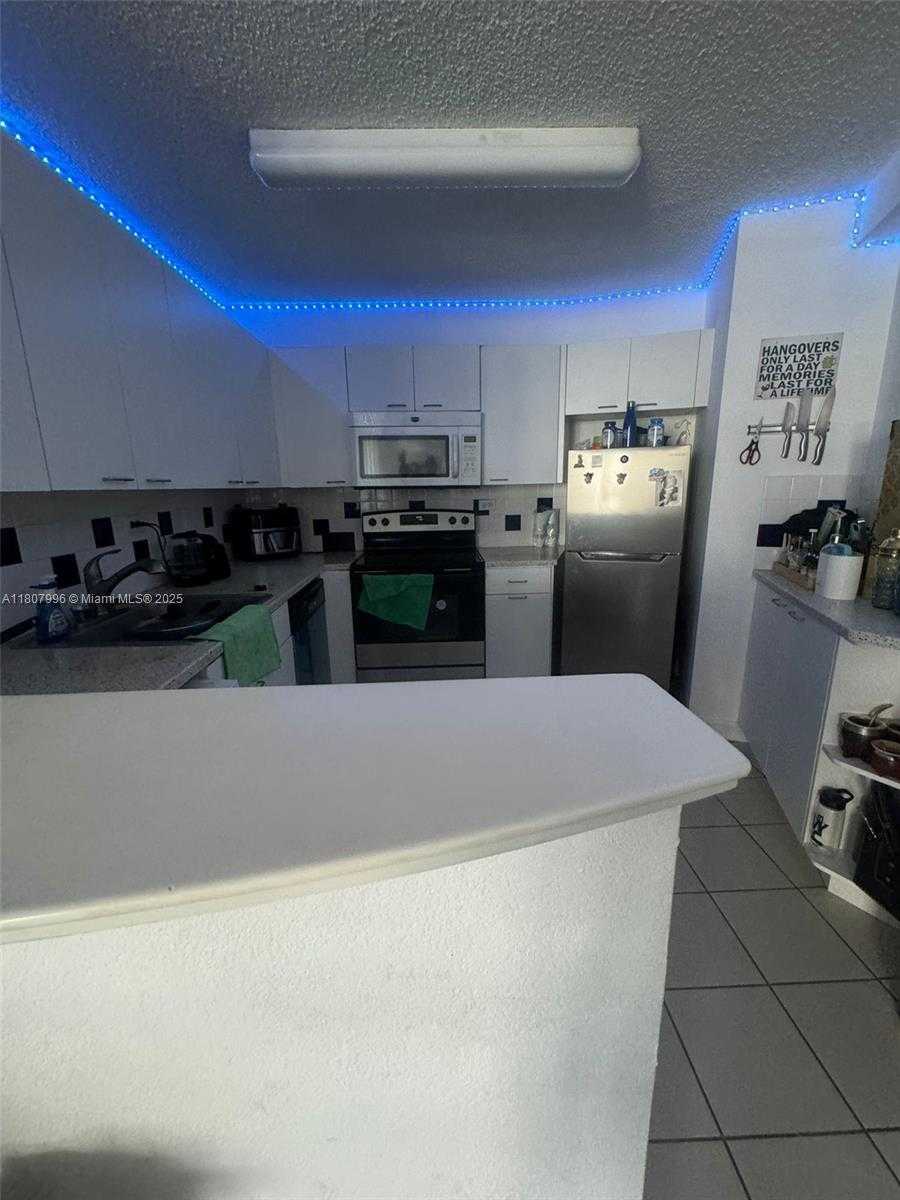Small Image of 1500 BAY RD #856S, Miami Beach Number 3