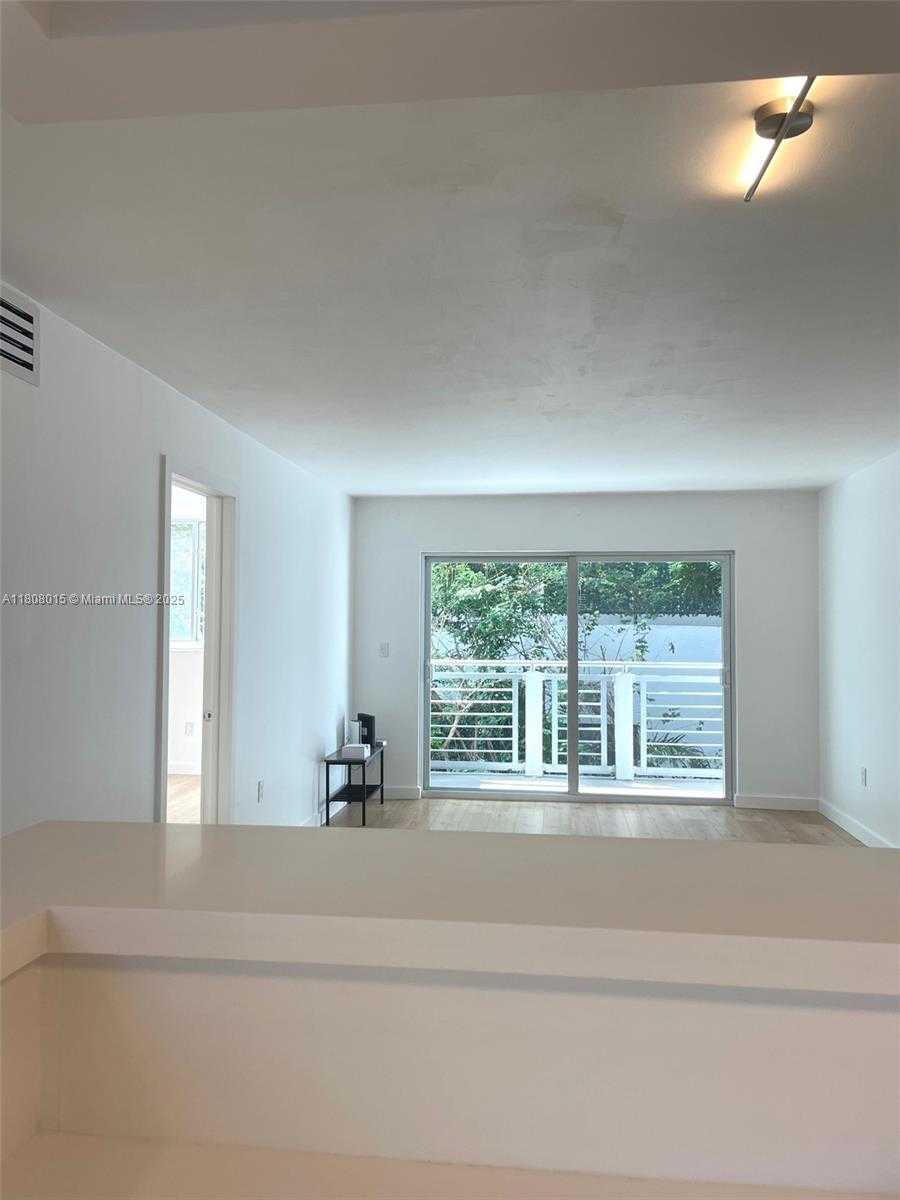 Small Image of 716 MICHIGAN AVE #202, Miami Beach Number 10