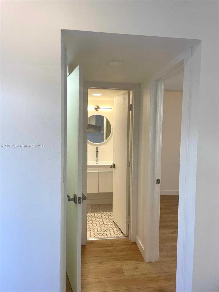 Small Image of 716 MICHIGAN AVE #202, Miami Beach Number 11