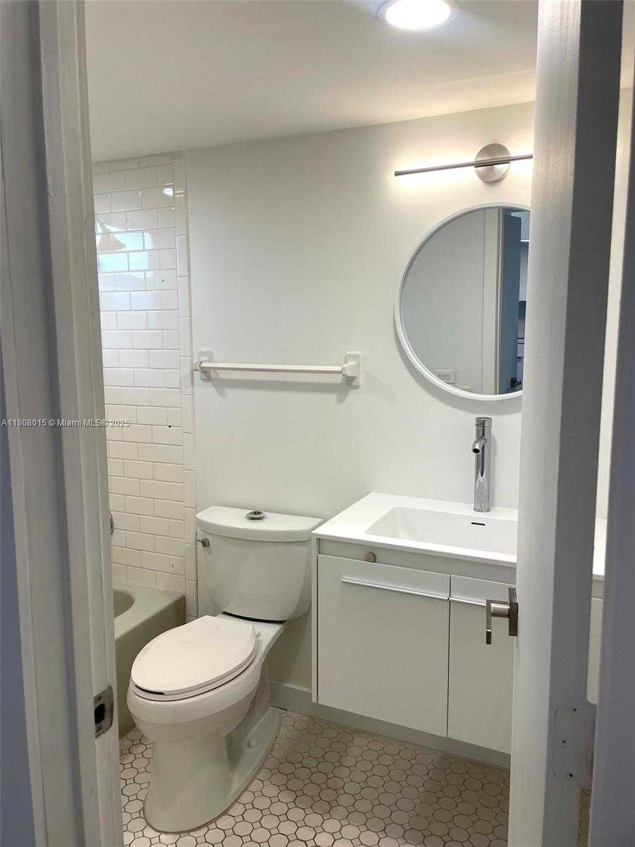 Small Image of 716 MICHIGAN AVE #202, Miami Beach Number 13