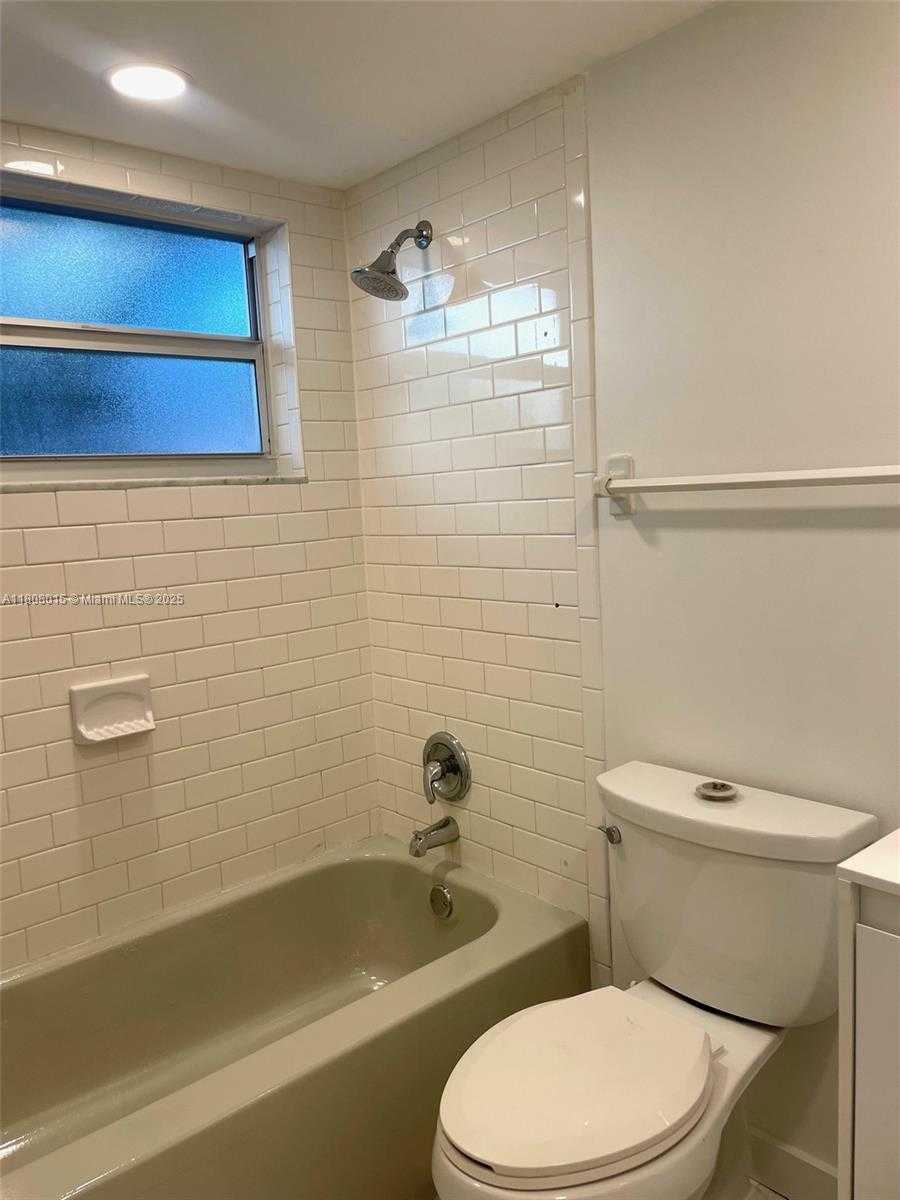 Small Image of 716 MICHIGAN AVE #202, Miami Beach Number 14