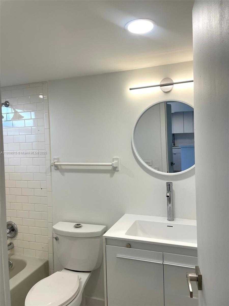 Small Image of 716 MICHIGAN AVE #202, Miami Beach Number 15