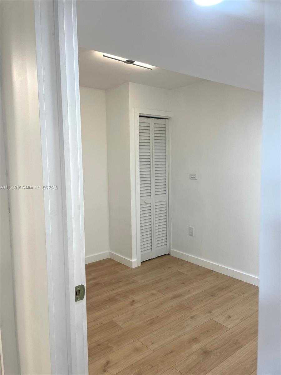Small Image of 716 MICHIGAN AVE #202, Miami Beach Number 16