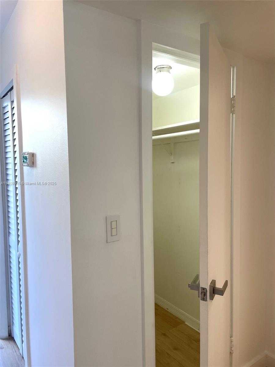 Small Image of 716 MICHIGAN AVE #202, Miami Beach Number 17