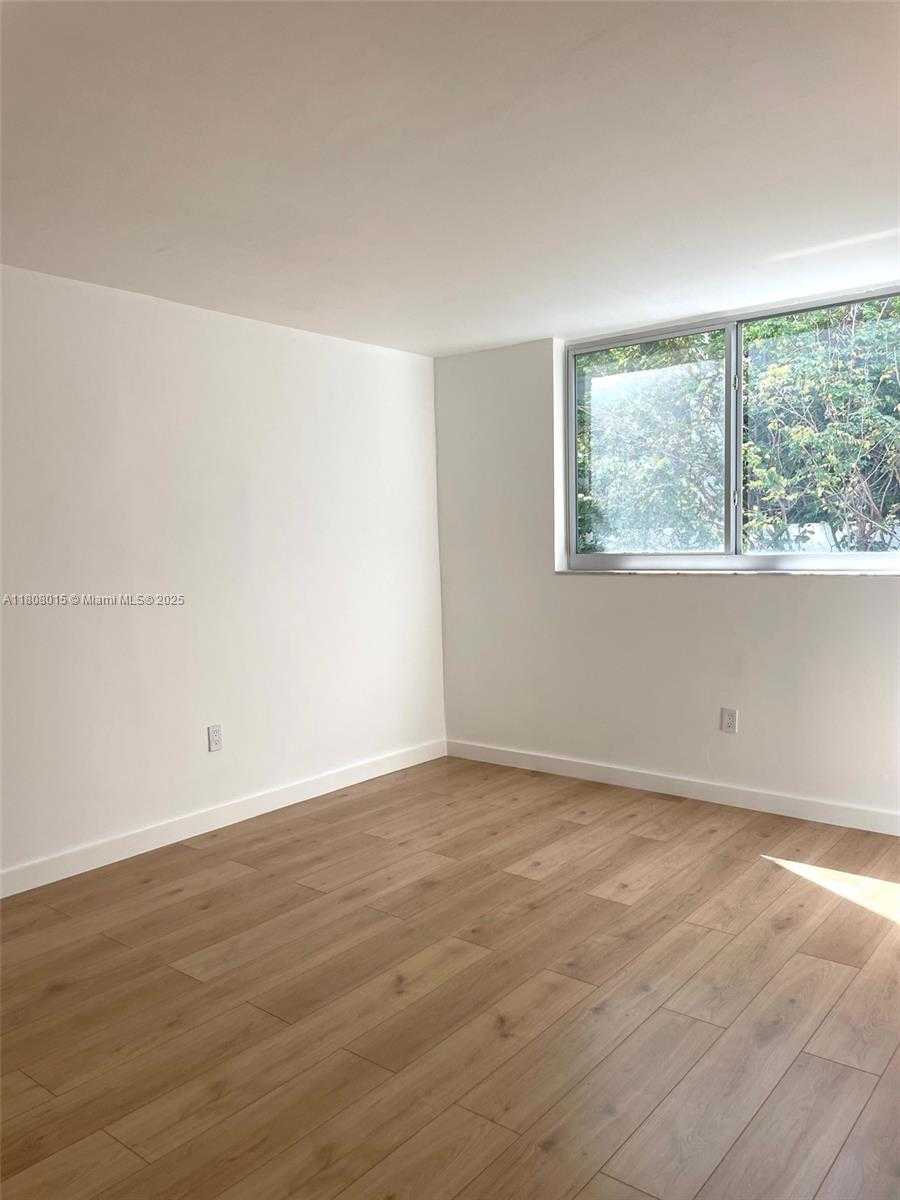 Small Image of 716 MICHIGAN AVE #202, Miami Beach Number 18