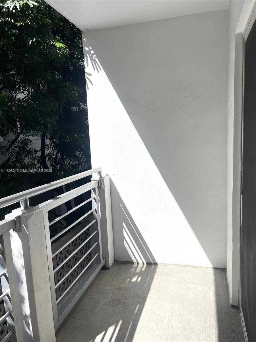 Small Image of 716 MICHIGAN AVE #202, Miami Beach Number 20