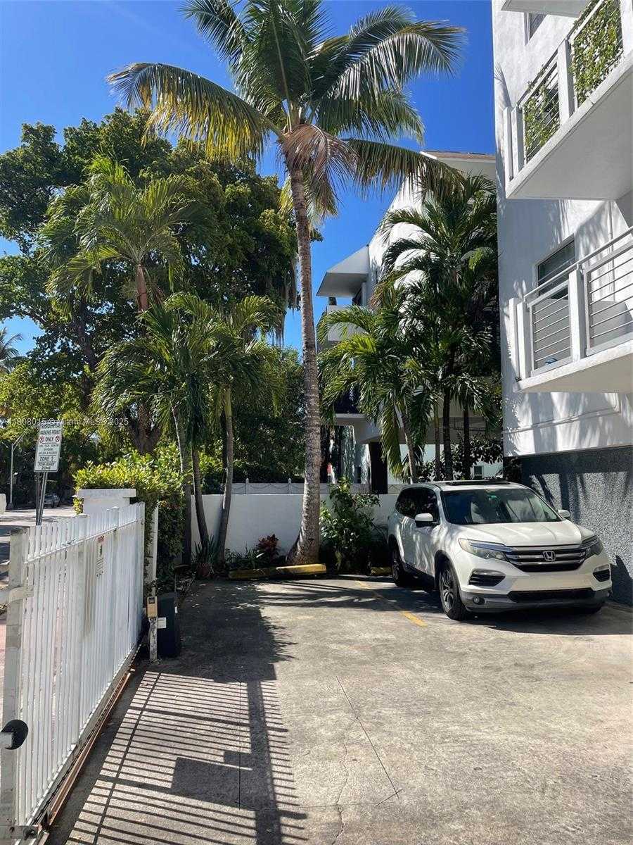 Small Image of 716 MICHIGAN AVE #202, Miami Beach Number 3