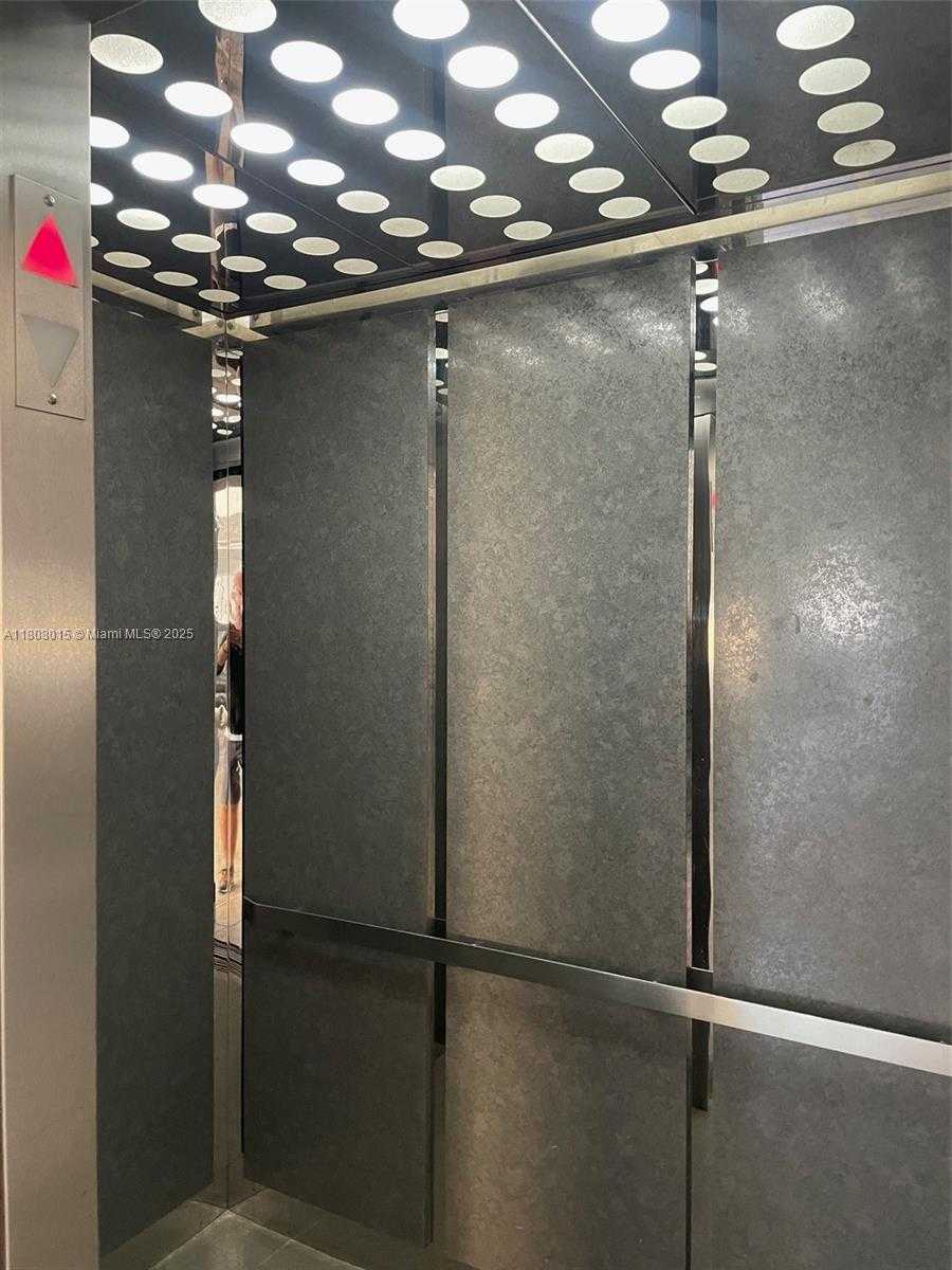 Small Image of 716 MICHIGAN AVE #202, Miami Beach Number 4