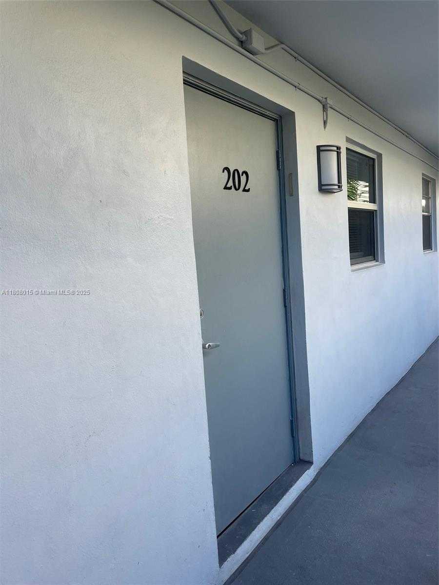 Small Image of 716 MICHIGAN AVE #202, Miami Beach Number 5