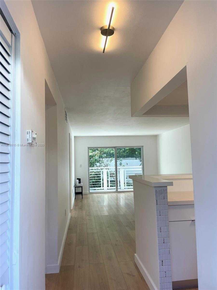 Small Image of 716 MICHIGAN AVE #202, Miami Beach Number 6