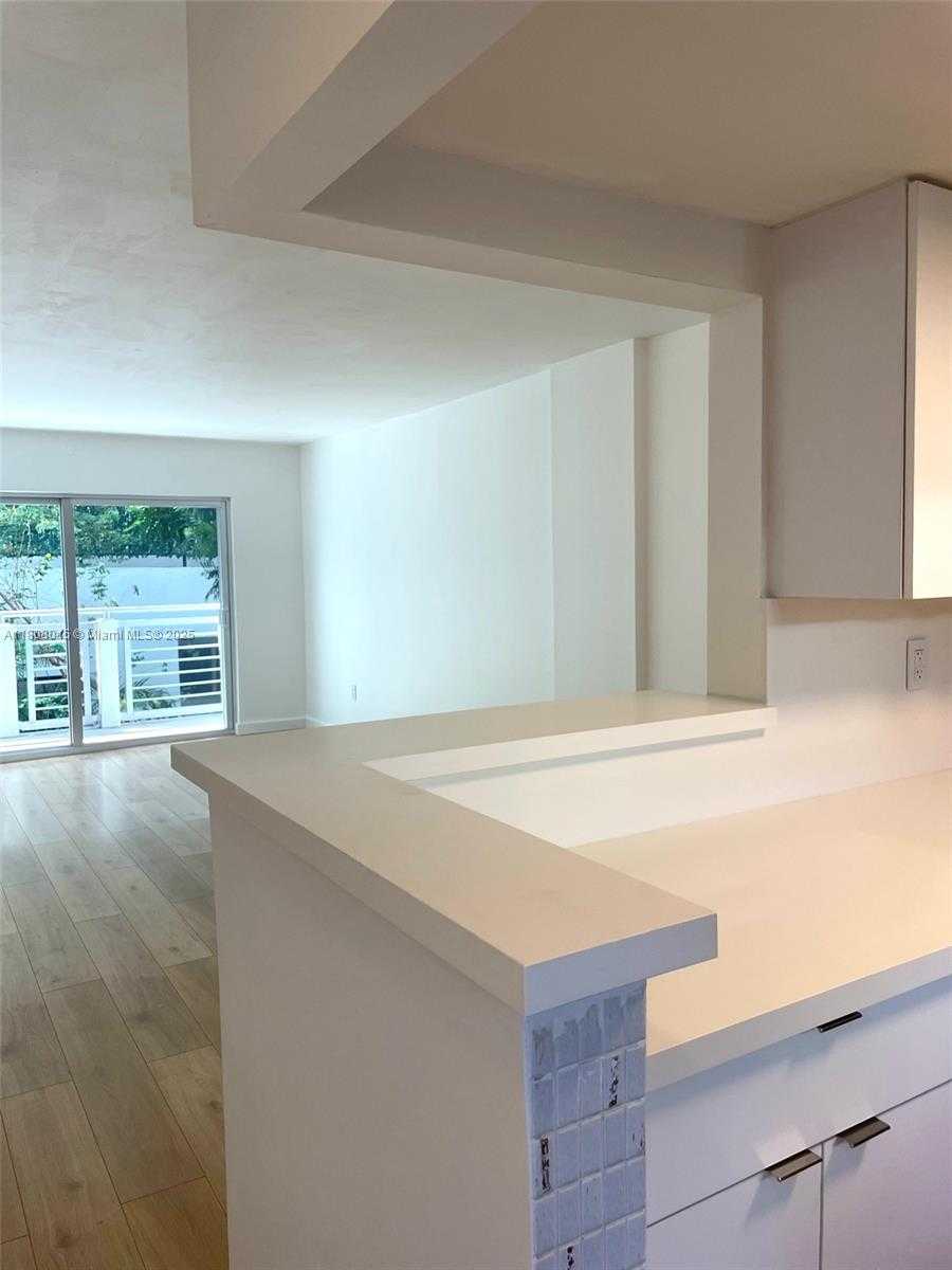 Small Image of 716 MICHIGAN AVE #202, Miami Beach Number 7