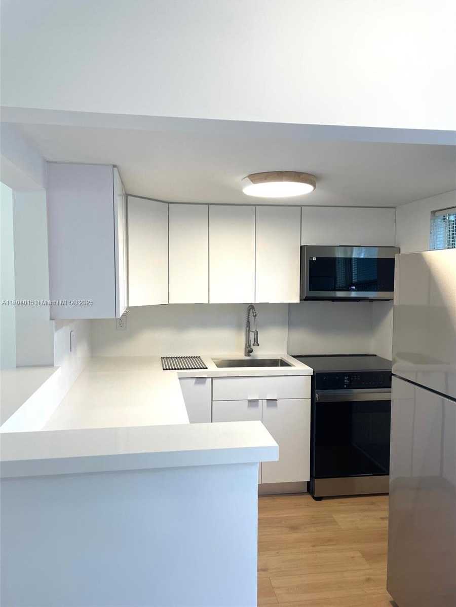 Small Image of 716 MICHIGAN AVE #202, Miami Beach Number 8