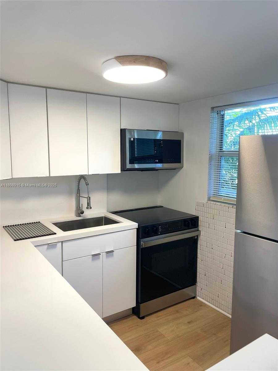 Small Image of 716 MICHIGAN AVE #202, Miami Beach Number 9
