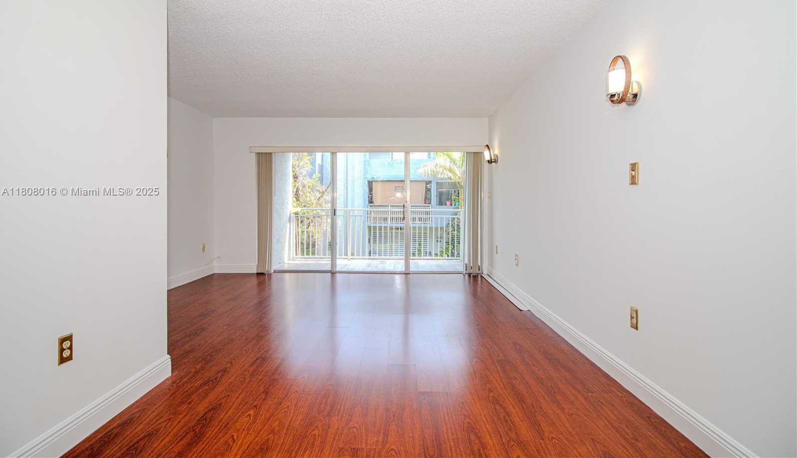 Small Image of 9367 FONTAINEBLEAU BLVD #G211, Miami Number 12