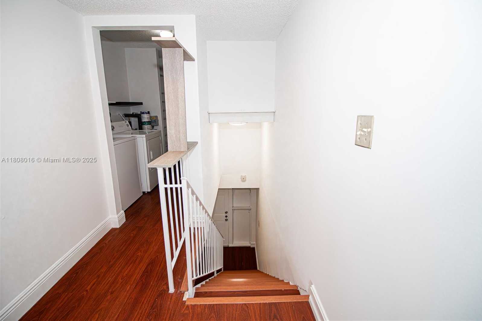 Small Image of 9367 FONTAINEBLEAU BLVD #G211, Miami Number 14