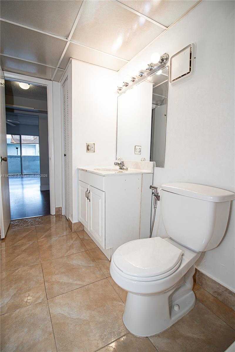 Small Image of 9367 FONTAINEBLEAU BLVD #G211, Miami Number 19