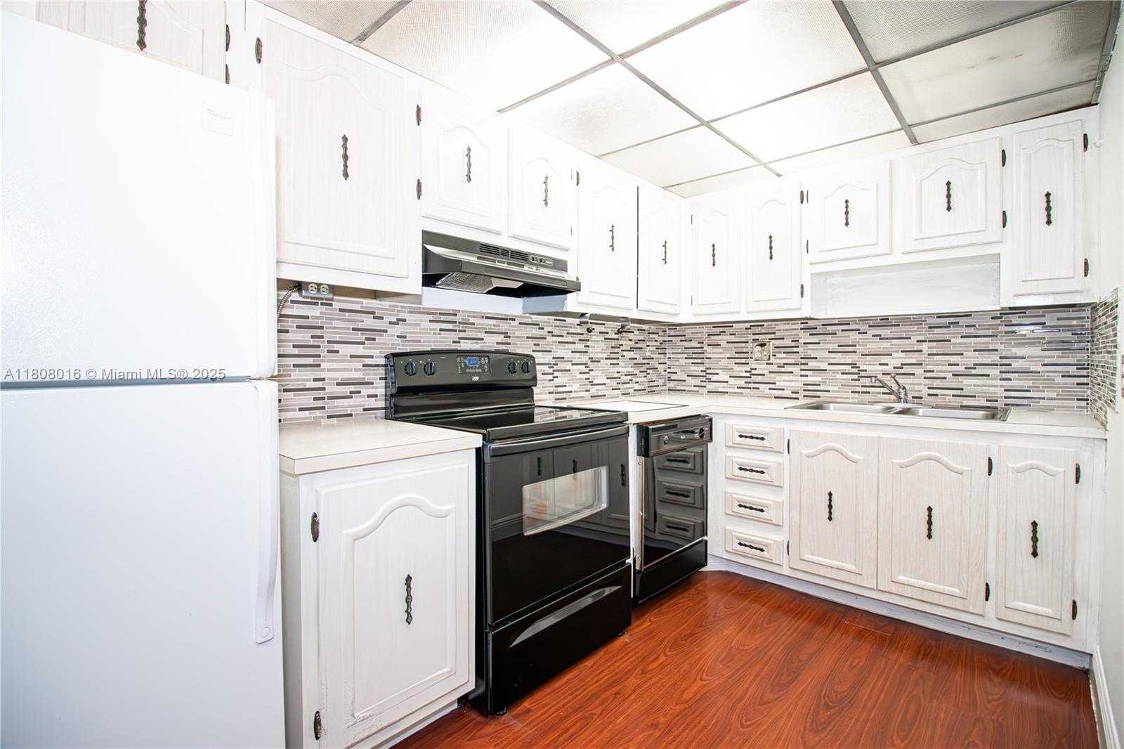 Small Image of 9367 FONTAINEBLEAU BLVD #G211, Miami Number 8