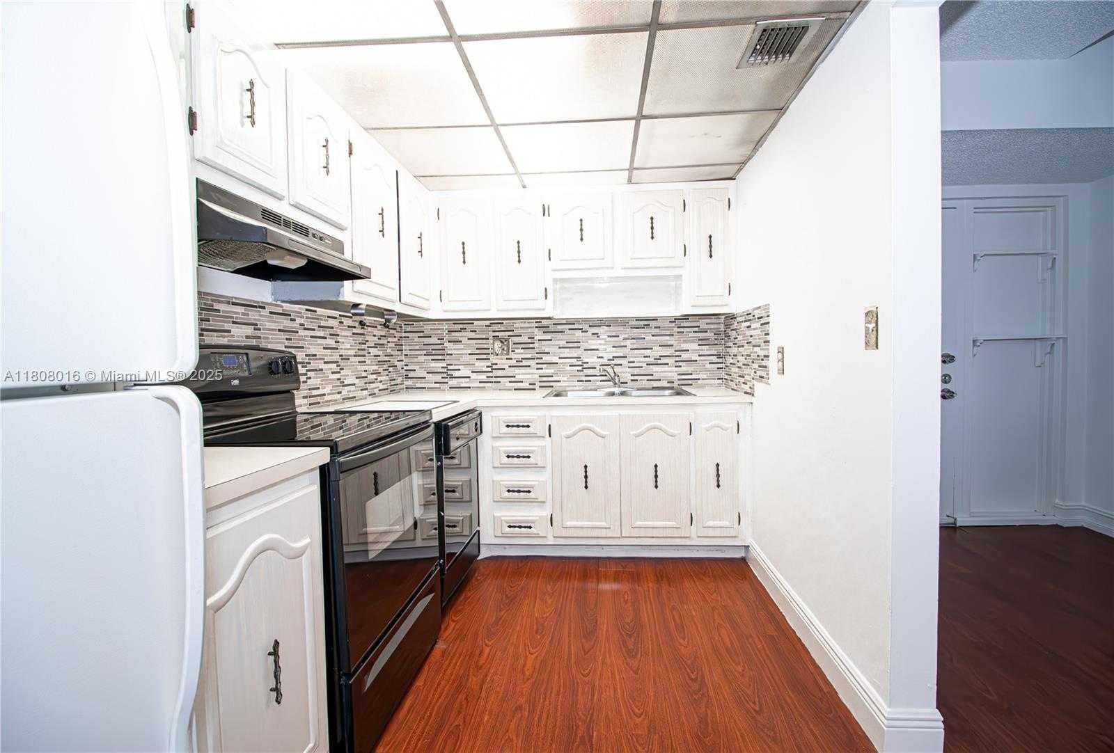 Small Image of 9367 FONTAINEBLEAU BLVD #G211, Miami Number 9