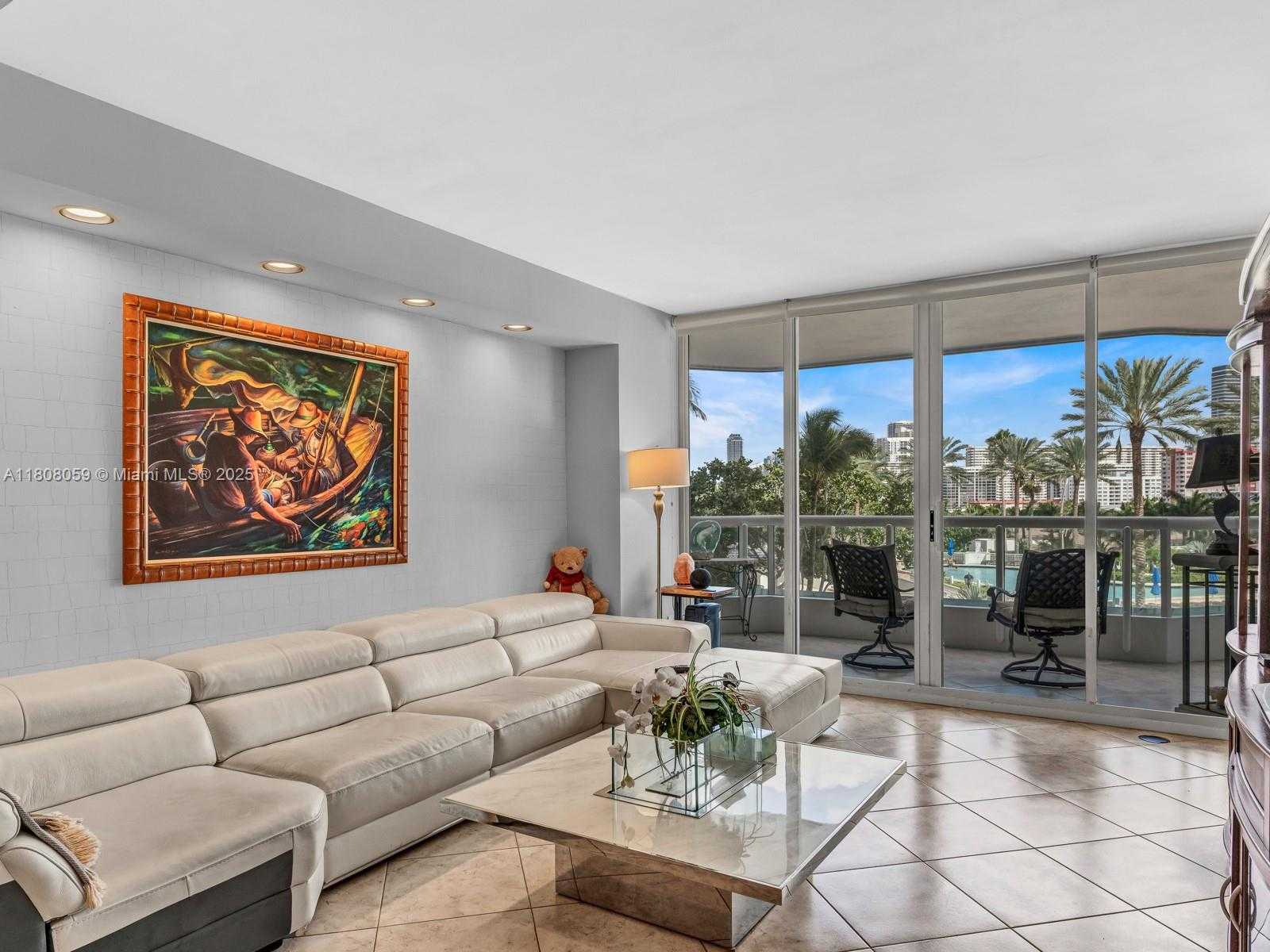 Small Image of 21205 YACHT CLUB DR #601, Aventura Number 15