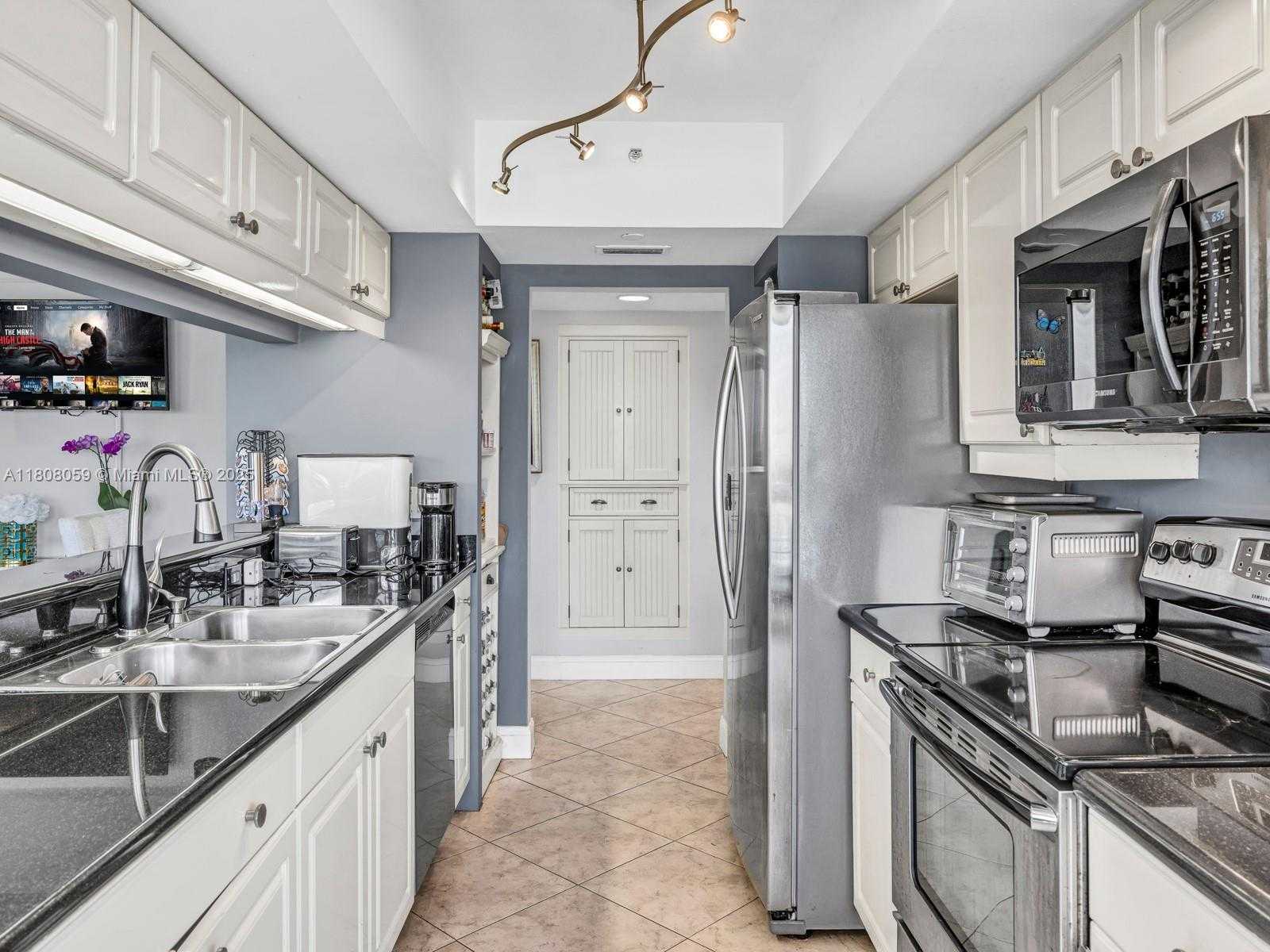 Small Image of 21205 YACHT CLUB DR #601, Aventura Number 18