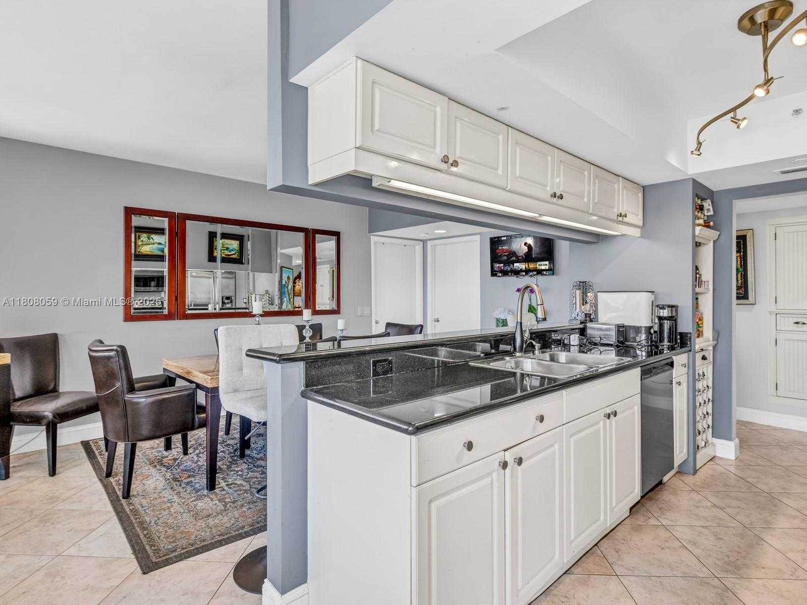 Small Image of 21205 YACHT CLUB DR #601, Aventura Number 19