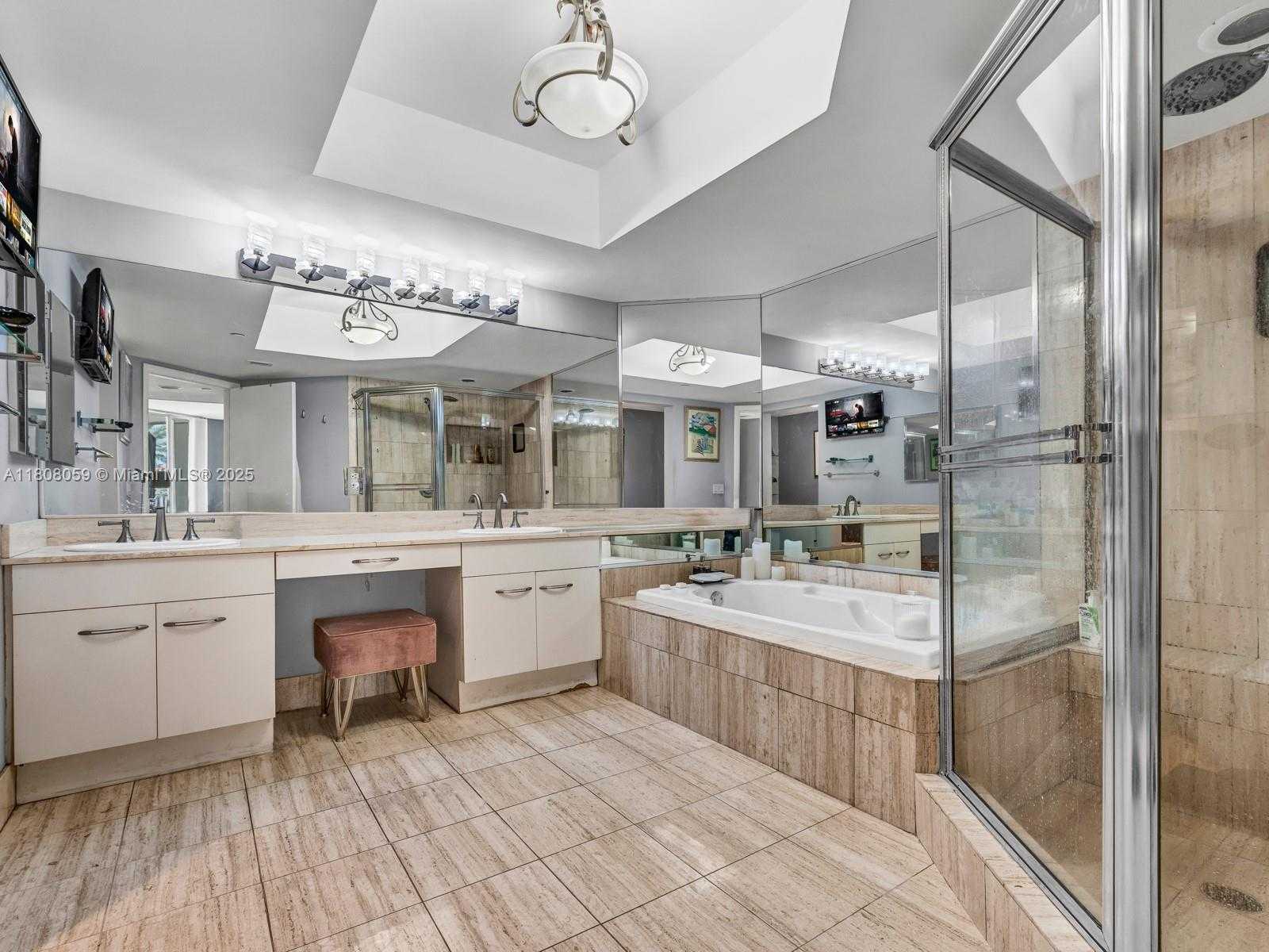 Small Image of 21205 YACHT CLUB DR #601, Aventura Number 28