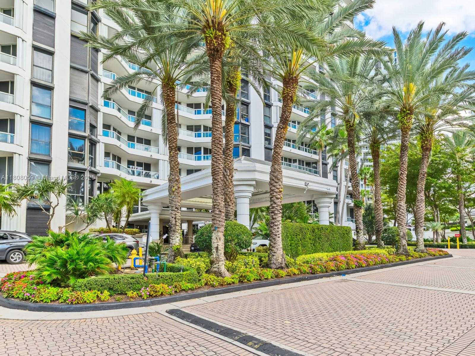 Small Image of 21205 YACHT CLUB DR #601, Aventura Number 4