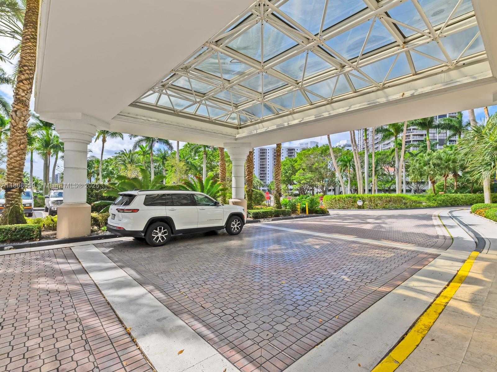 Small Image of 21205 YACHT CLUB DR #601, Aventura Number 5