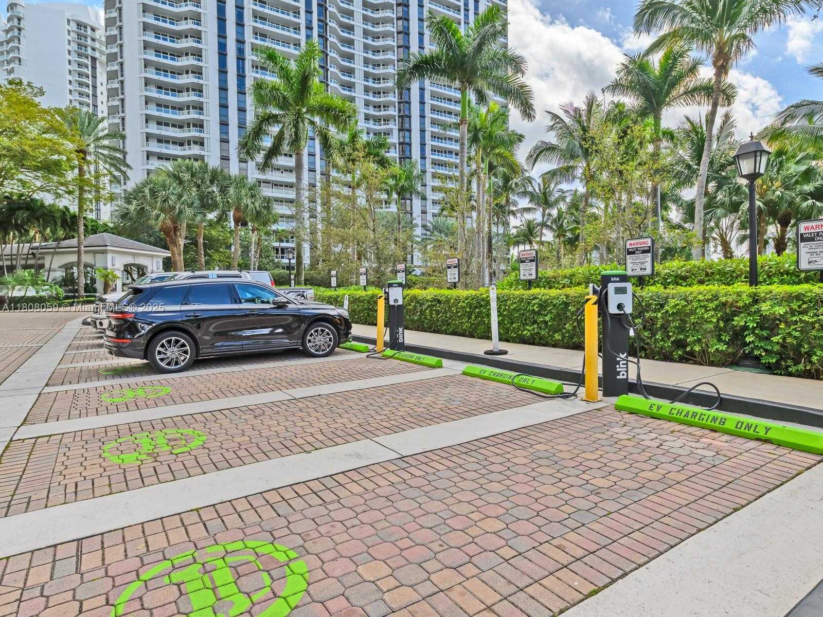 Small Image of 21205 YACHT CLUB DR #601, Aventura Number 6