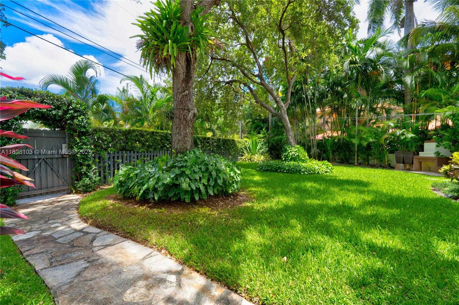 Small Image of 228 SOUTH WEST 31ST RD, Miami Number 12