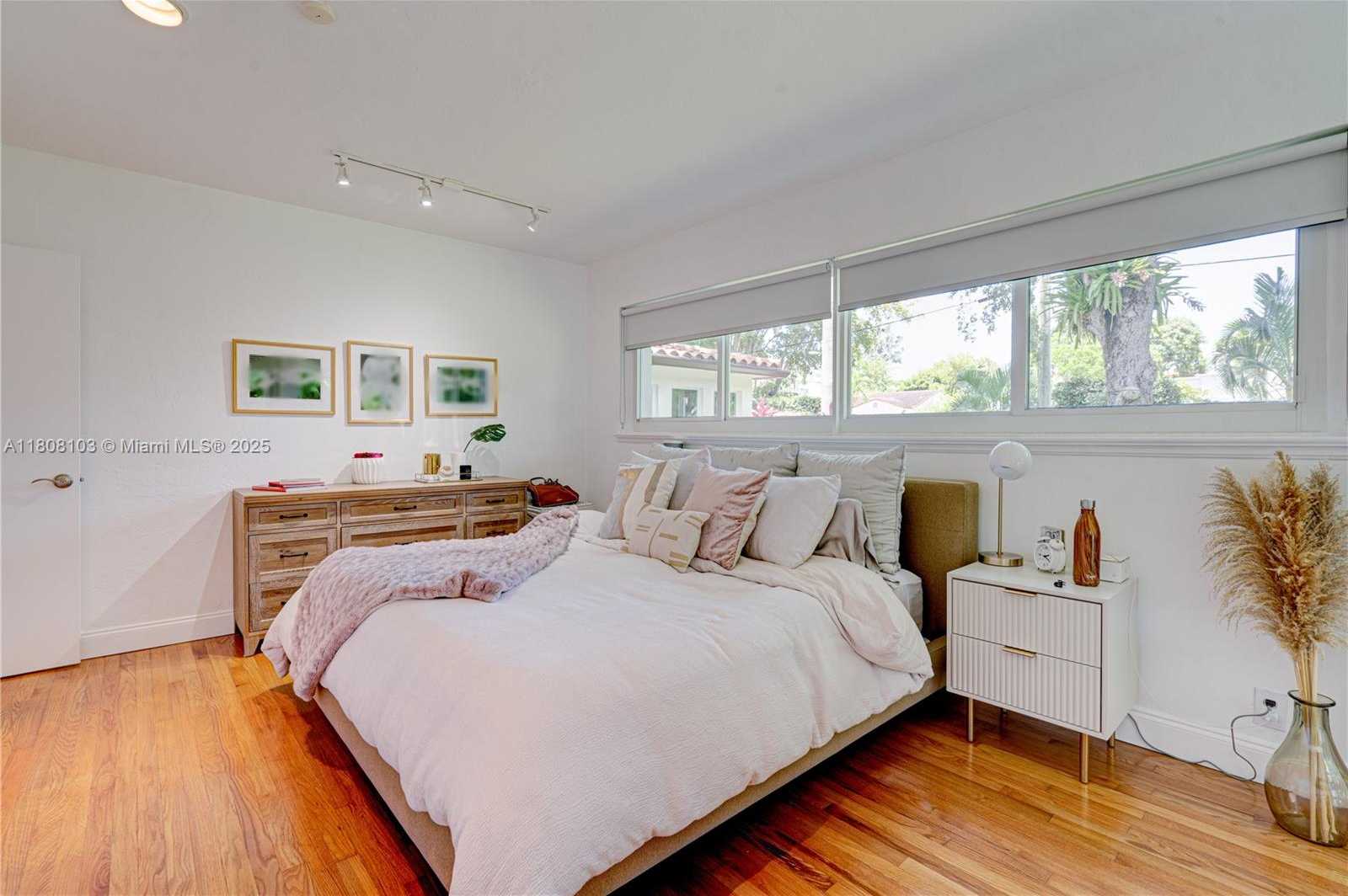 Small Image of 228 SOUTH WEST 31ST RD, Miami Number 34