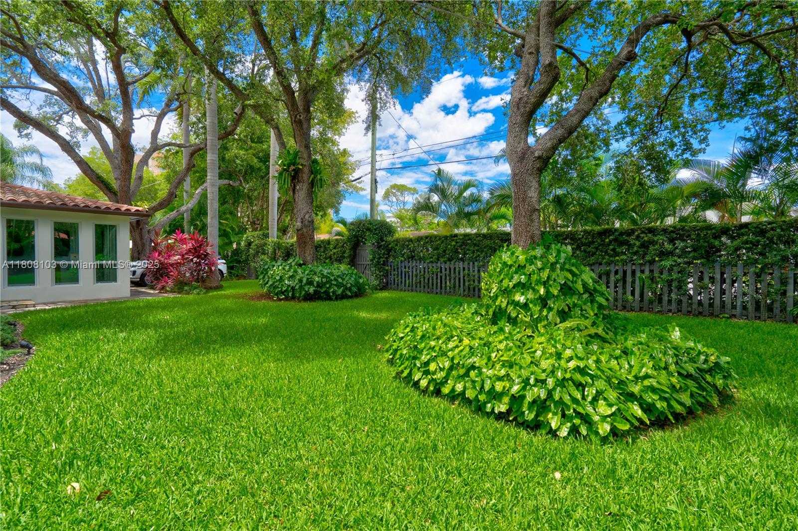 Small Image of 228 SOUTH WEST 31ST RD, Miami Number 6