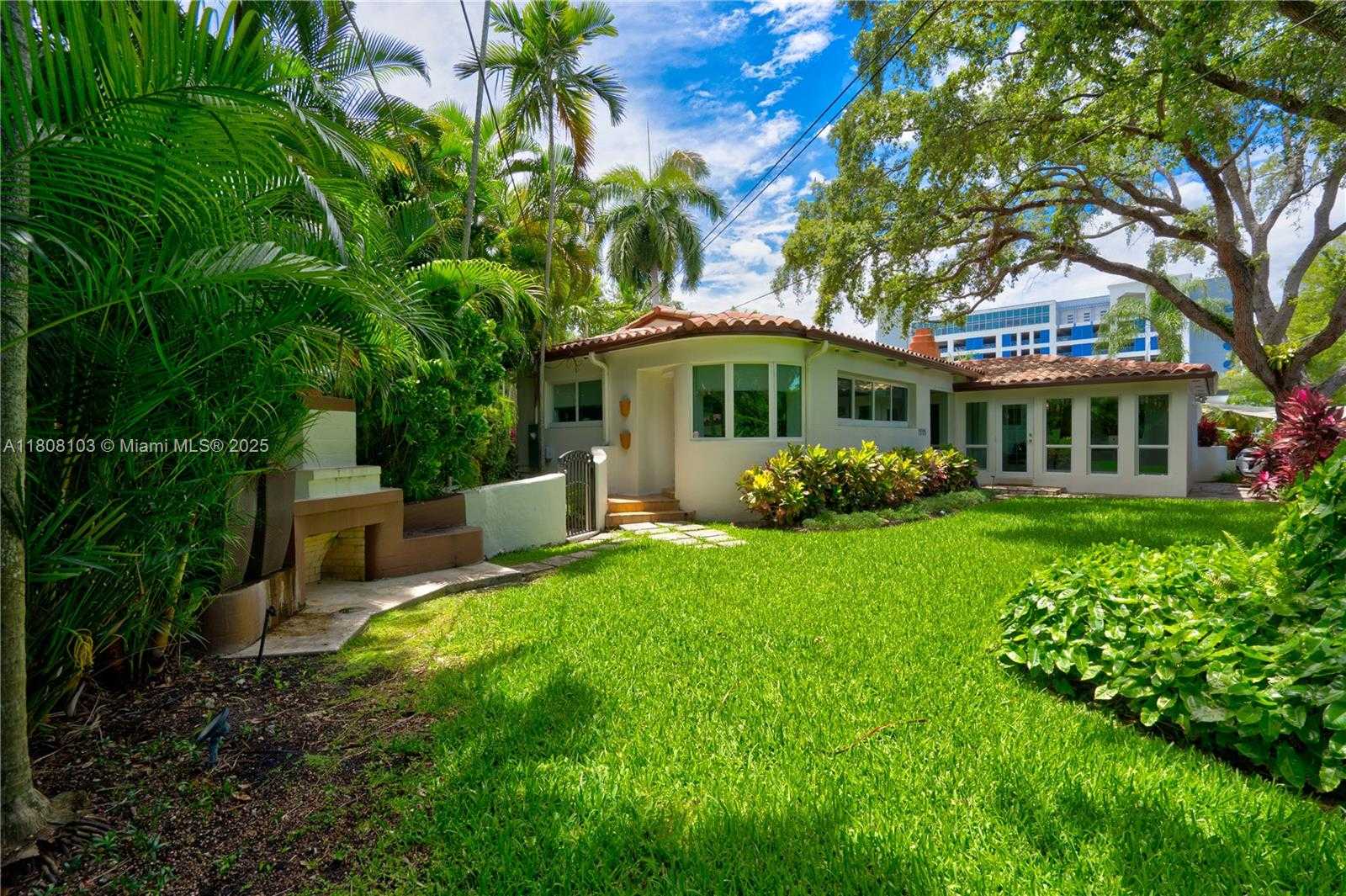 Small Image of 228 SOUTH WEST 31ST RD, Miami Number 9