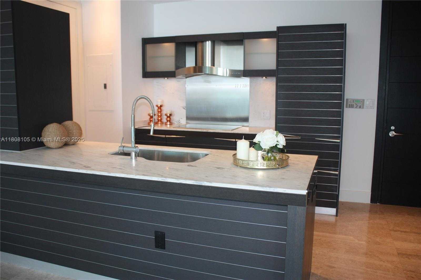 Small Image of 200 BISCAYNE BOULEVARD WAY #4709, Miami Number 3