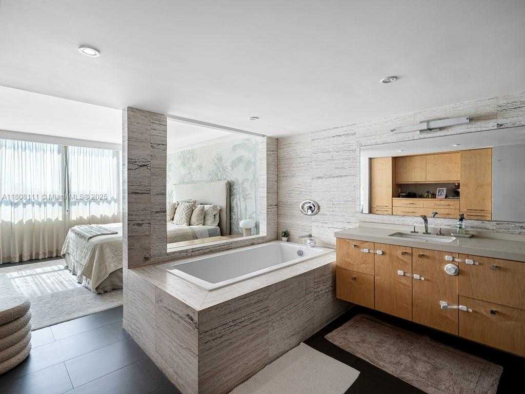 Small Image of 11 ISLAND AVE #1712, Miami Beach Number 13