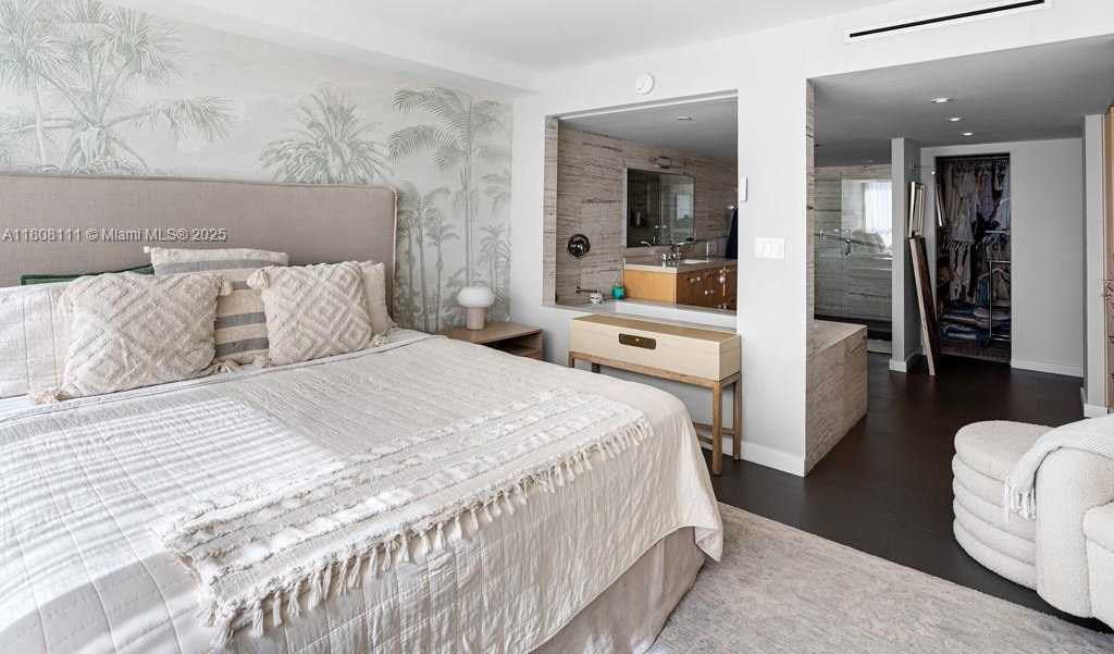 Small Image of 11 ISLAND AVE #1712, Miami Beach Number 16