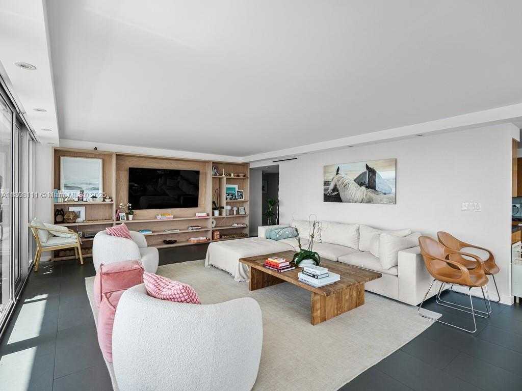 Small Image of 11 ISLAND AVE #1712, Miami Beach Number 3