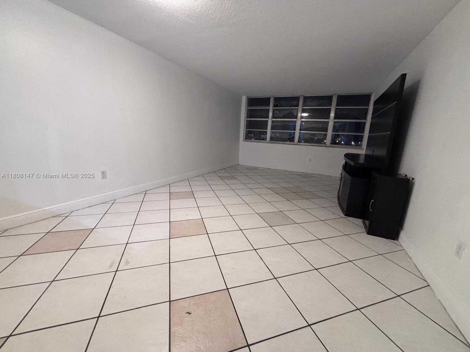 Small Image of 1351 NORTH EAST MIAMI GARDENS DR #604E, Miami Number 2