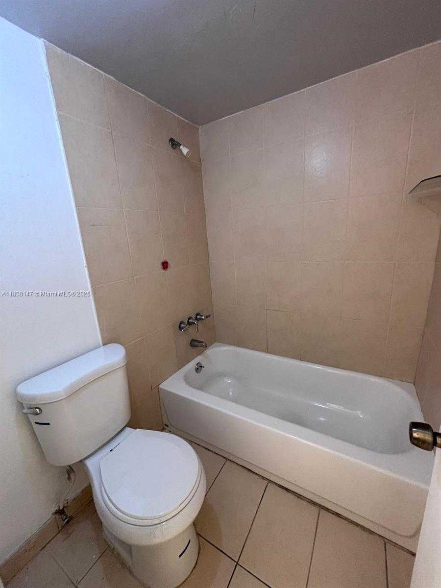 Small Image of 1351 NORTH EAST MIAMI GARDENS DR #604E, Miami Number 4