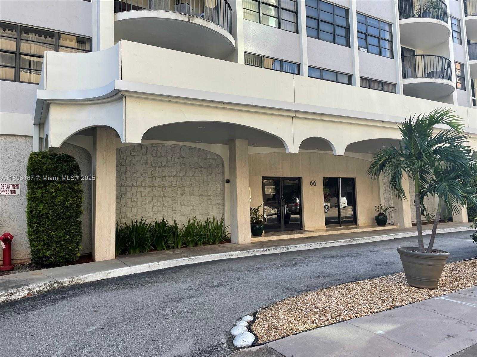 Small Image of 66 VALENCIA AVE #PH1C, Coral Gables Number 2
