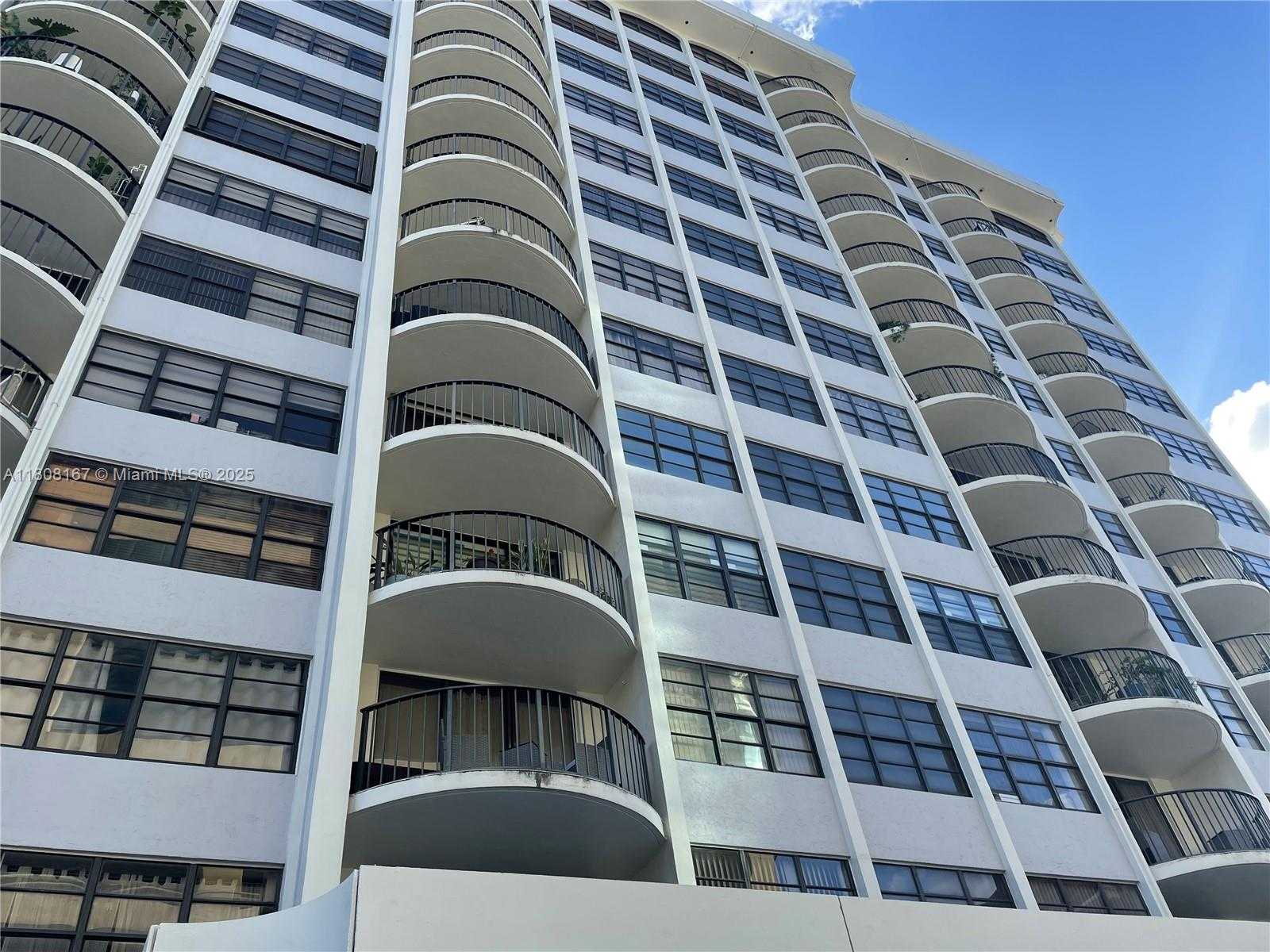 Small Image of 66 VALENCIA AVE #PH1C, Coral Gables Number 3