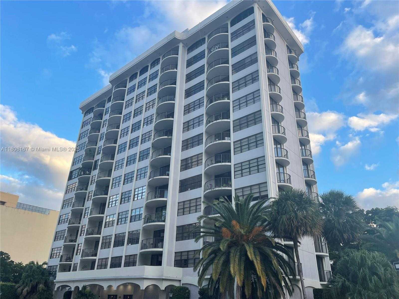 Small Image of 66 VALENCIA AVE #PH1C, Coral Gables Number 4