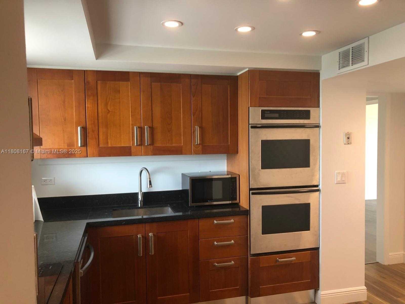 Small Image of 66 VALENCIA AVE #PH1C, Coral Gables Number 5