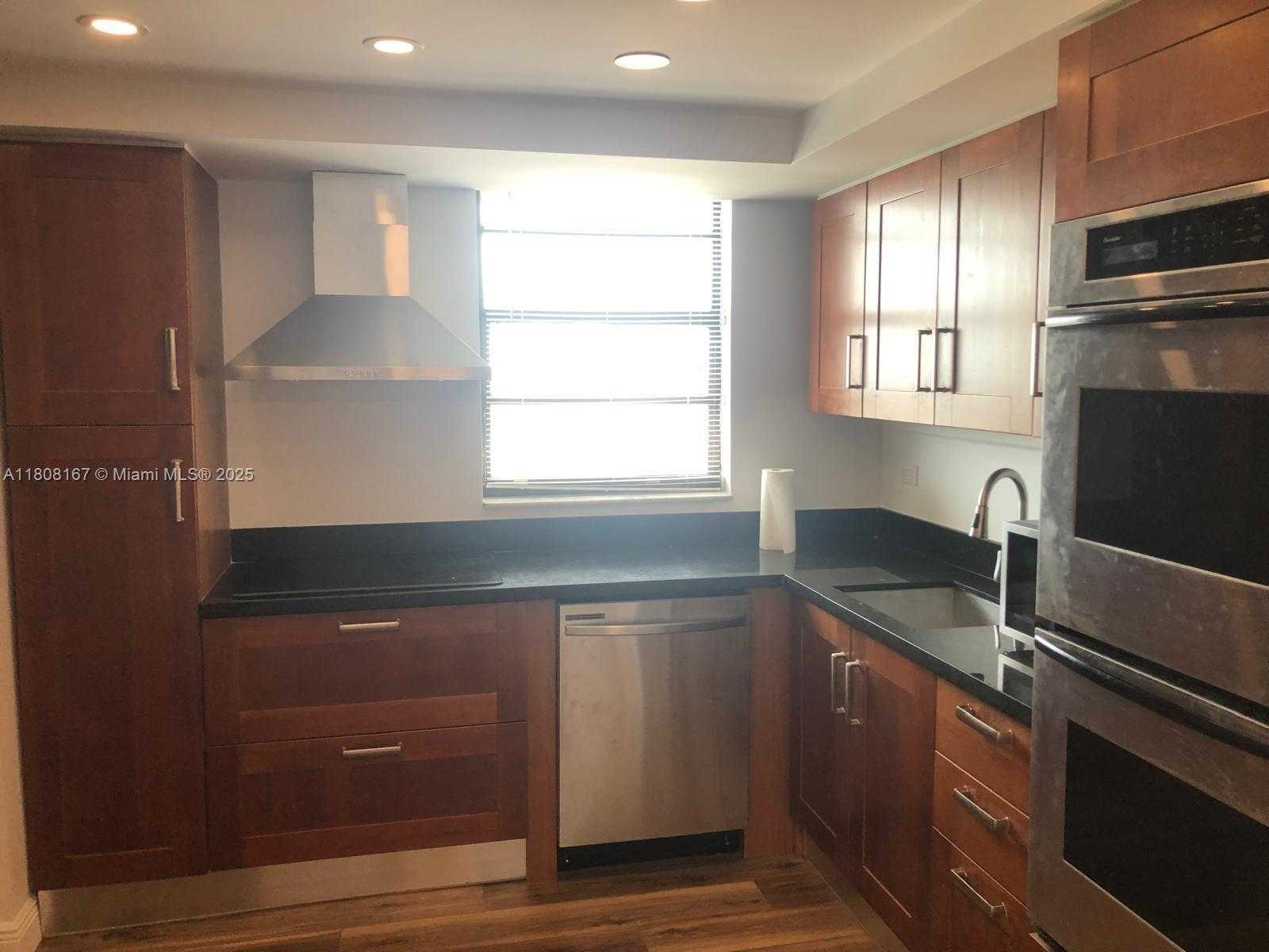 Small Image of 66 VALENCIA AVE #PH1C, Coral Gables Number 6