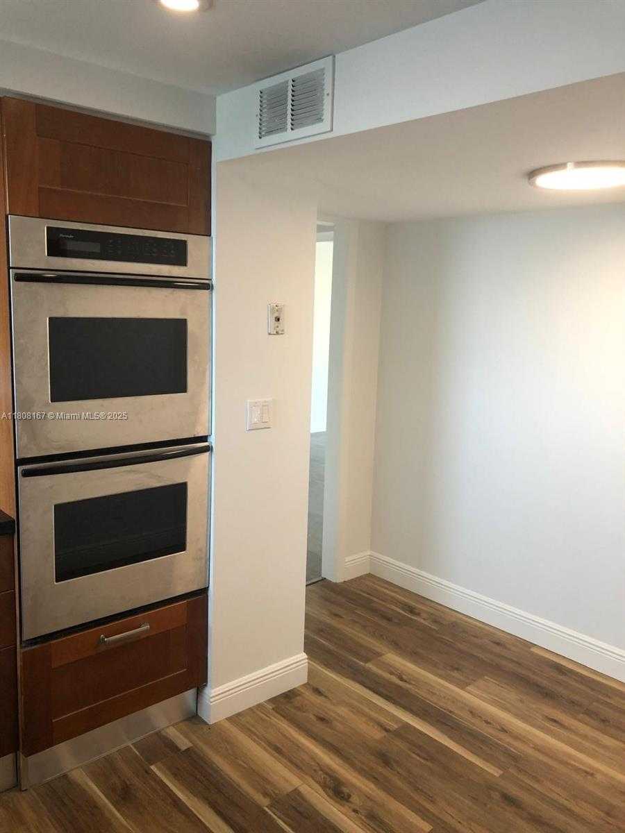 Small Image of 66 VALENCIA AVE #PH1C, Coral Gables Number 7