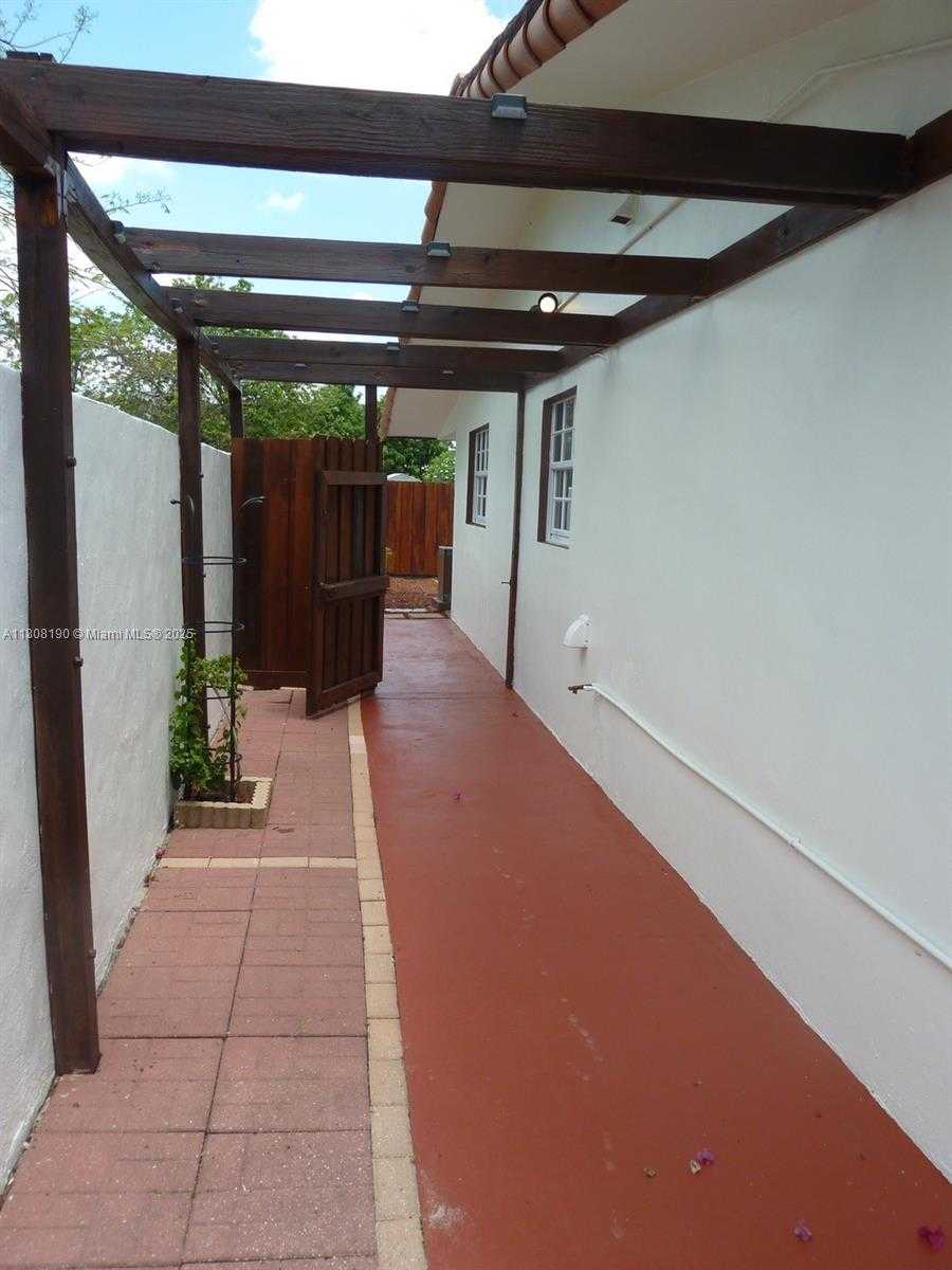 Small Image of 435 EAST 52ND ST, Hialeah Number 34