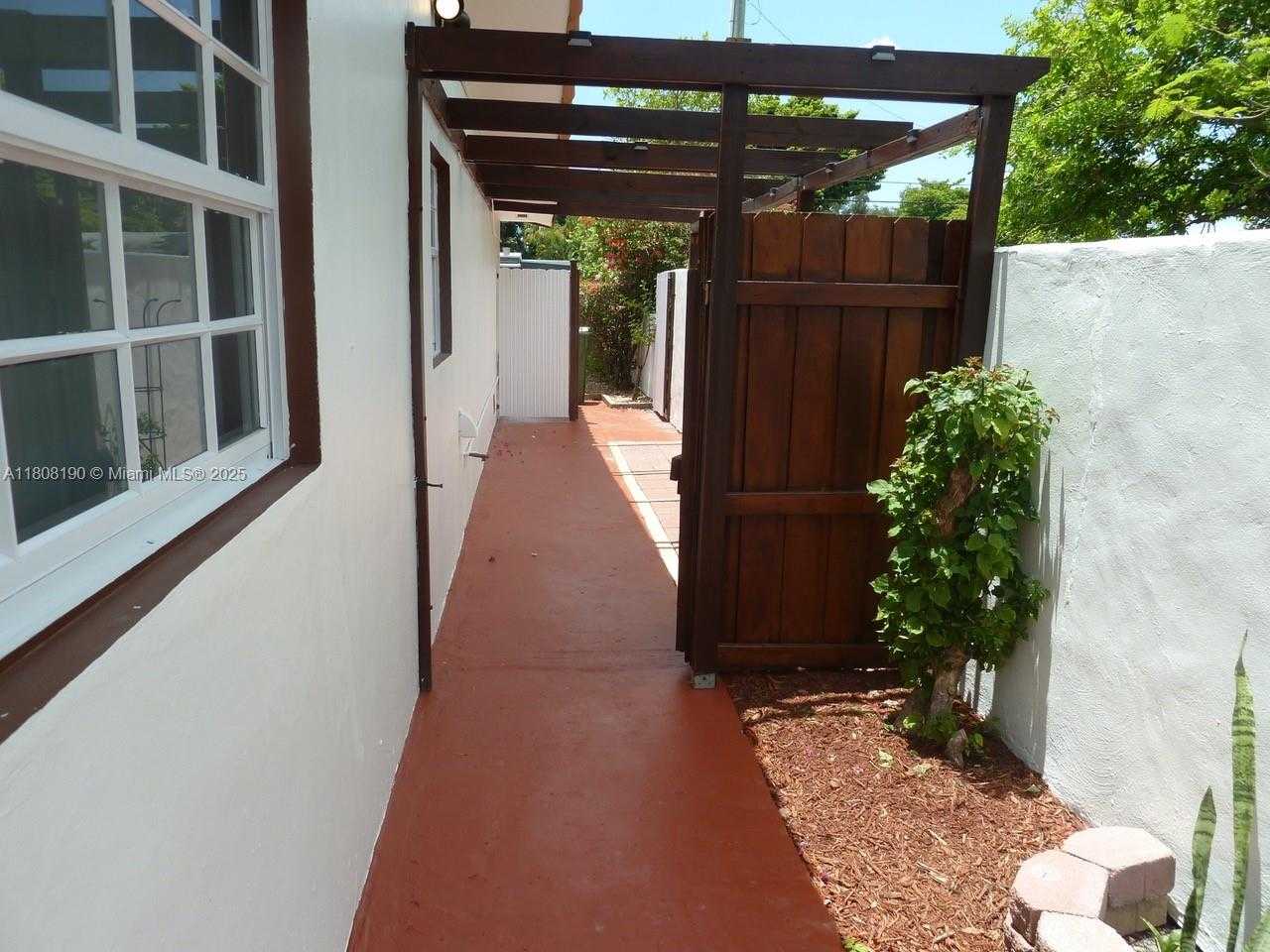 Small Image of 435 EAST 52ND ST, Hialeah Number 35